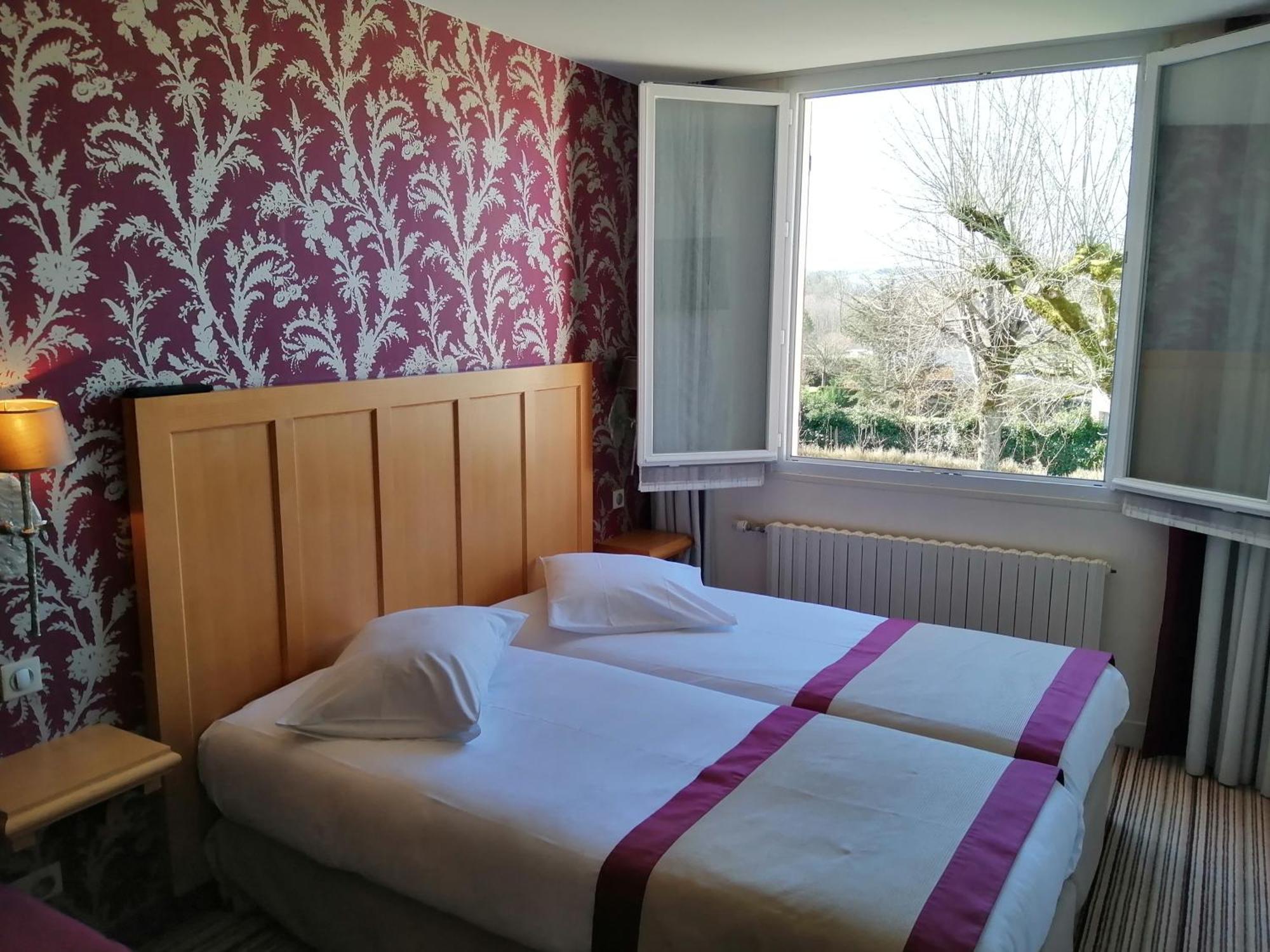 Hotel Les Fleurs Pontaubert Exterior foto